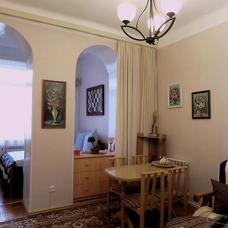 Ara & Gaya Аpartment Apartamento Erevan Exterior foto