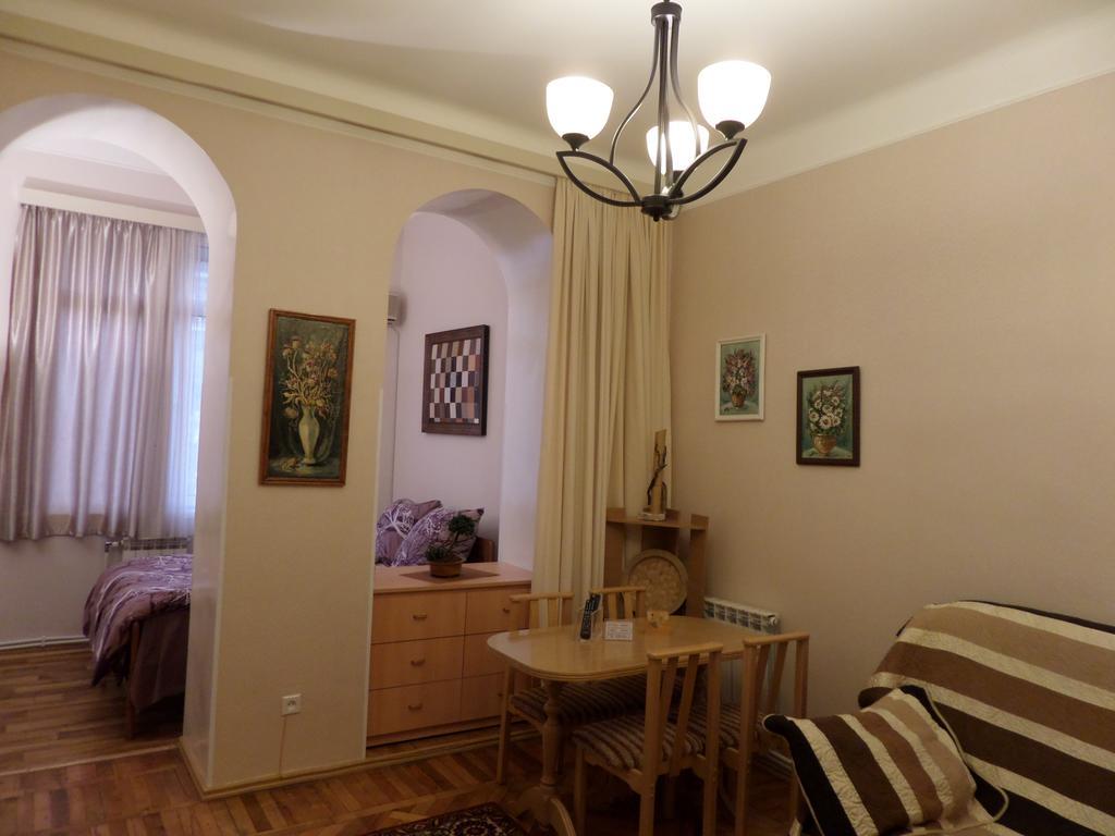 Ara & Gaya Аpartment Apartamento Erevan Exterior foto