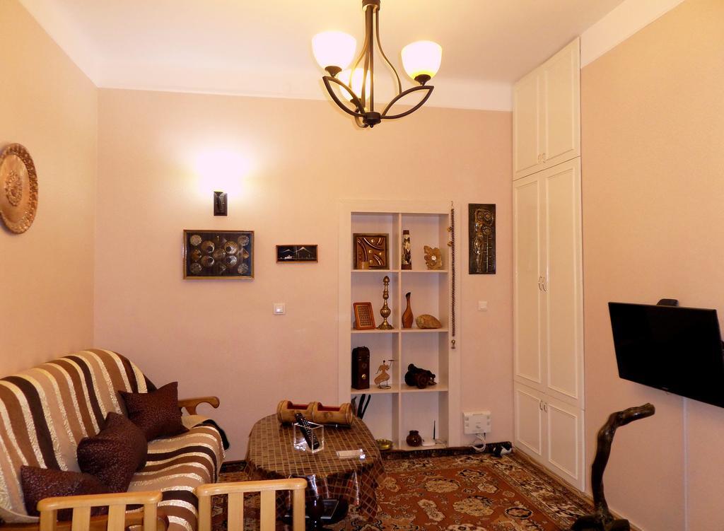 Ara & Gaya Аpartment Apartamento Erevan Exterior foto