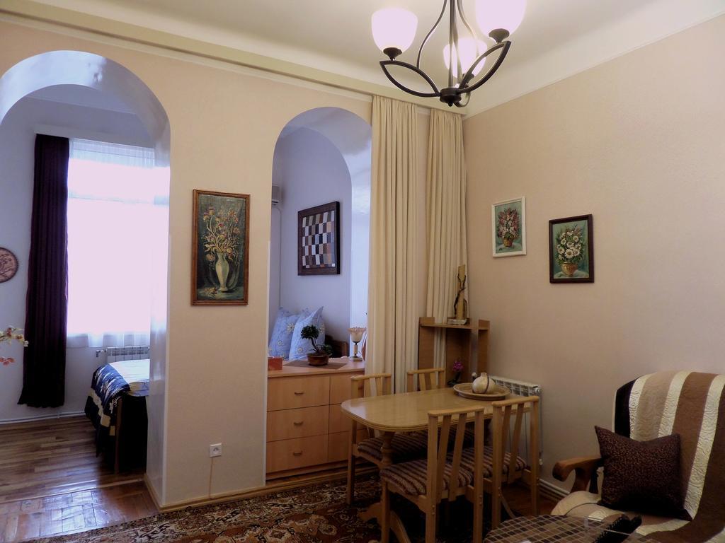Ara & Gaya Аpartment Apartamento Erevan Exterior foto