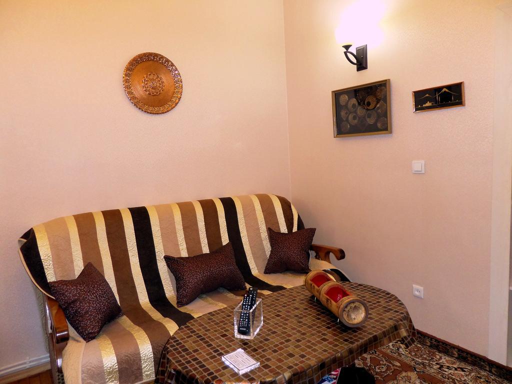Ara & Gaya Аpartment Apartamento Erevan Exterior foto