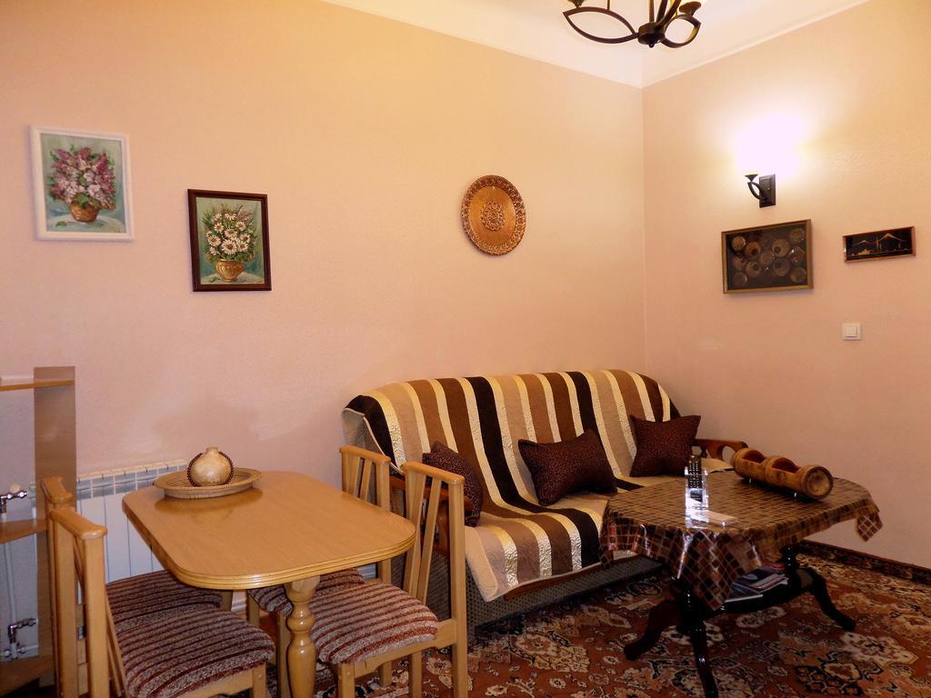 Ara & Gaya Аpartment Apartamento Erevan Exterior foto