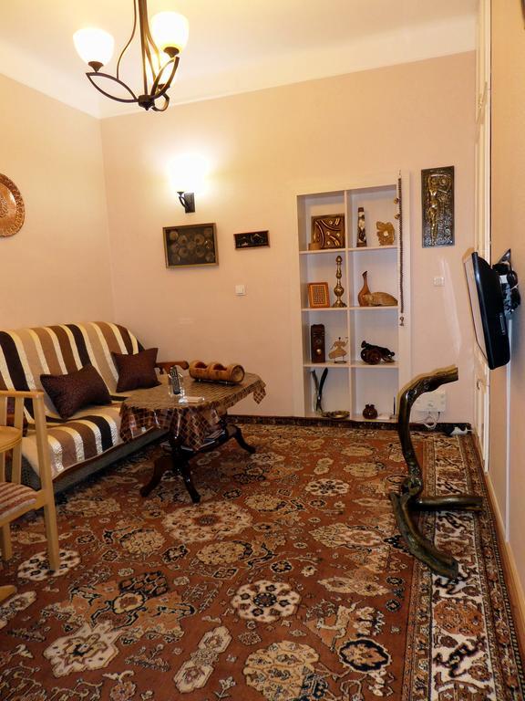 Ara & Gaya Аpartment Apartamento Erevan Exterior foto