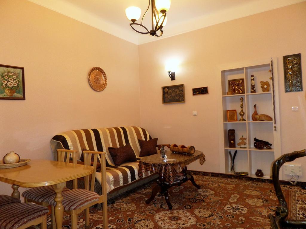 Ara & Gaya Аpartment Apartamento Erevan Exterior foto
