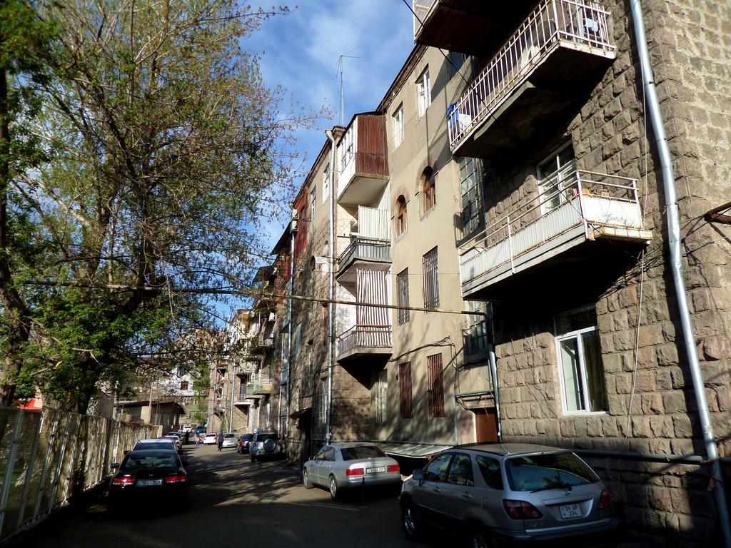 Ara & Gaya Аpartment Apartamento Erevan Exterior foto