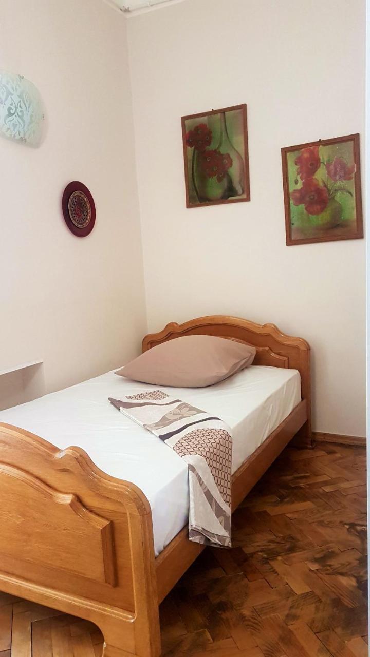 Ara & Gaya Аpartment Apartamento Erevan Exterior foto